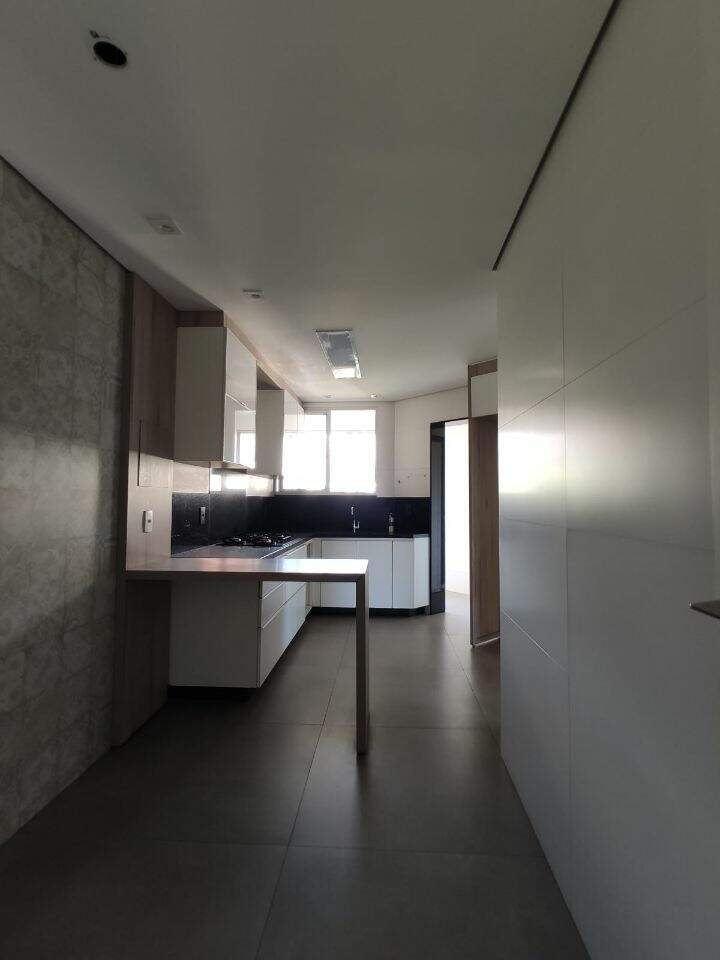 Apartamento à venda com 4 quartos, 180m² - Foto 3