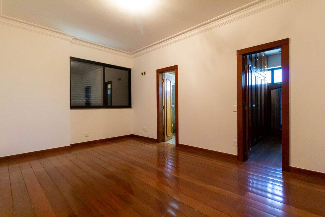 Apartamento para alugar com 4 quartos, 330m² - Foto 5