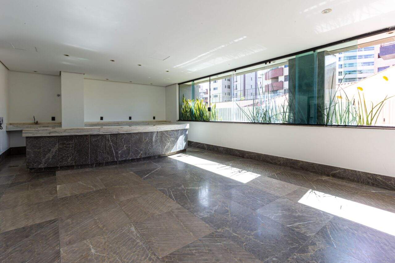 Apartamento para alugar com 4 quartos, 330m² - Foto 10