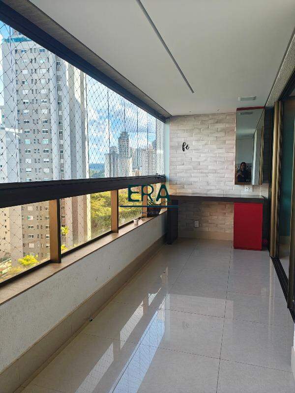 Apartamento para alugar com 4 quartos, 154m² - Foto 2