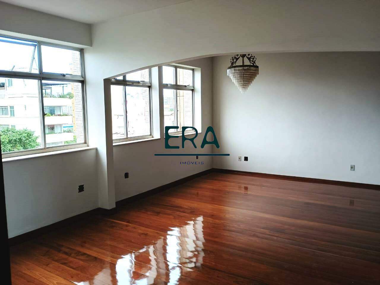 Apartamento à venda com 4 quartos, 164m² - Foto 1