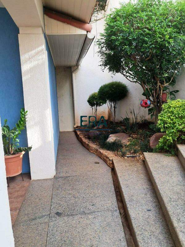 Casa à venda com 1 quarto, 383m² - Foto 2