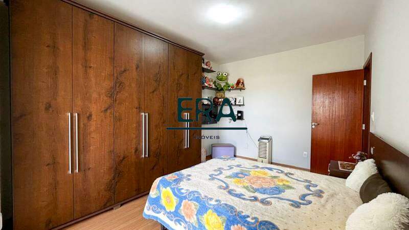 Casa à venda com 3 quartos, 152m² - Foto 1