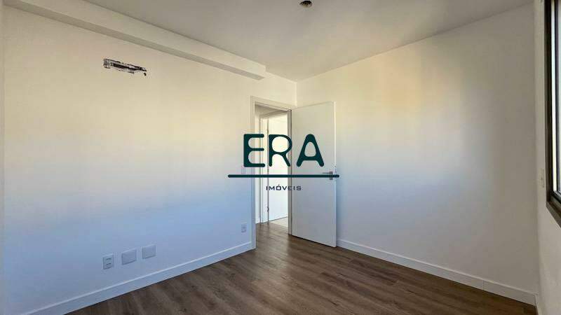 Apartamento à venda com 4 quartos, 136m² - Foto 1