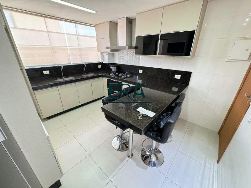 Cobertura à venda com 4 quartos, 220m² - Foto 1