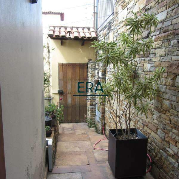 Casa à venda com 3 quartos, 354m² - Foto 1