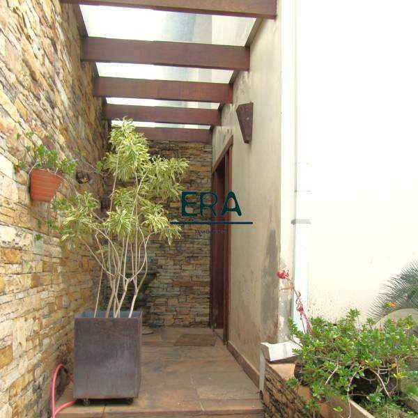 Casa à venda com 3 quartos, 354m² - Foto 2