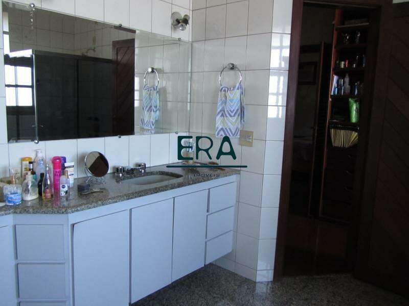 Casa à venda com 3 quartos, 354m² - Foto 4