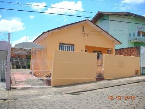 Casa à venda no Centro: Foto 01