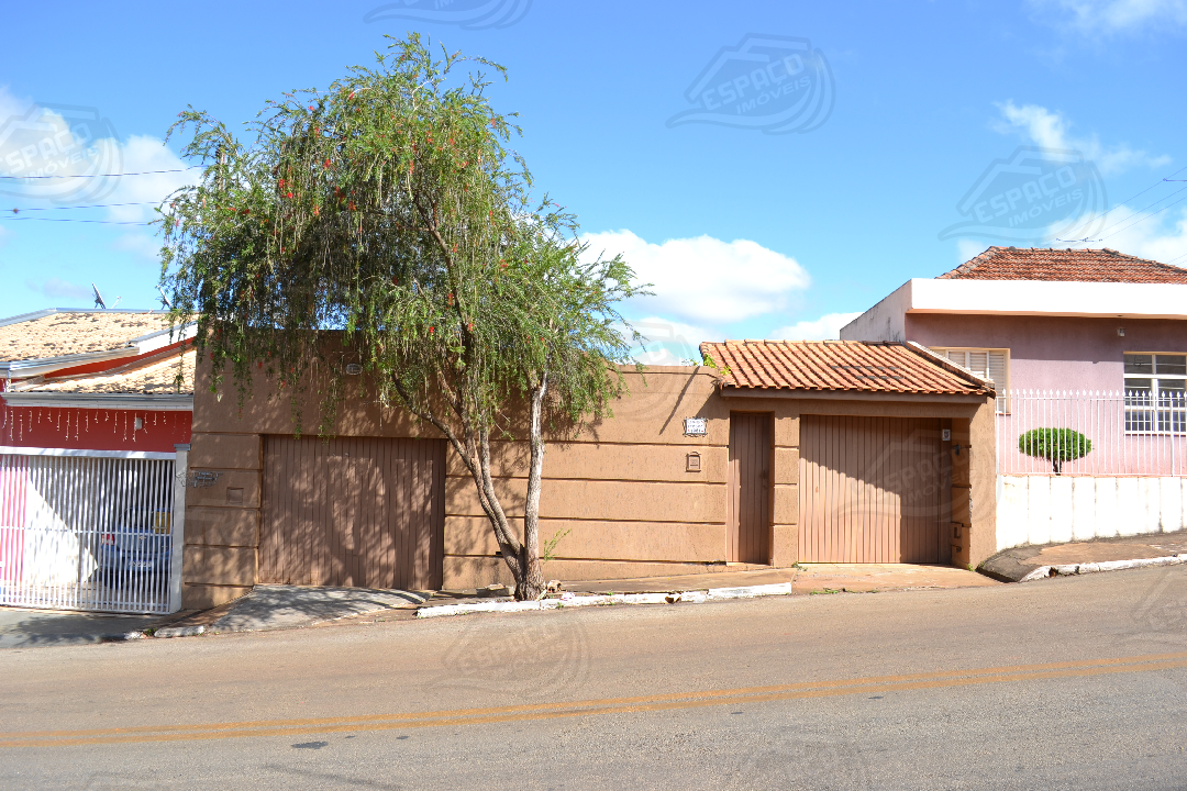 Casa à venda no Ginásio: 