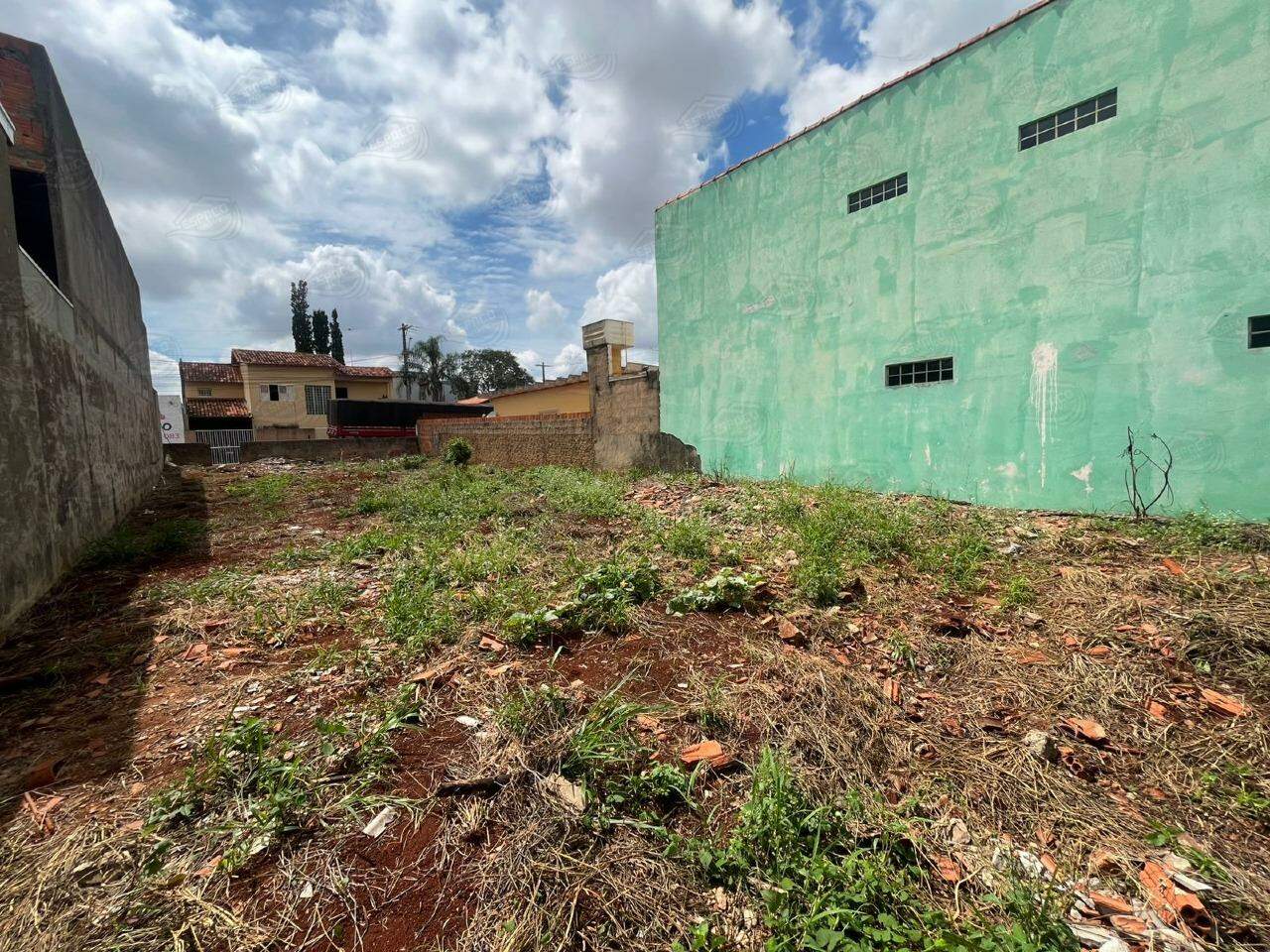 Terreno à venda no Jardim Regina: 