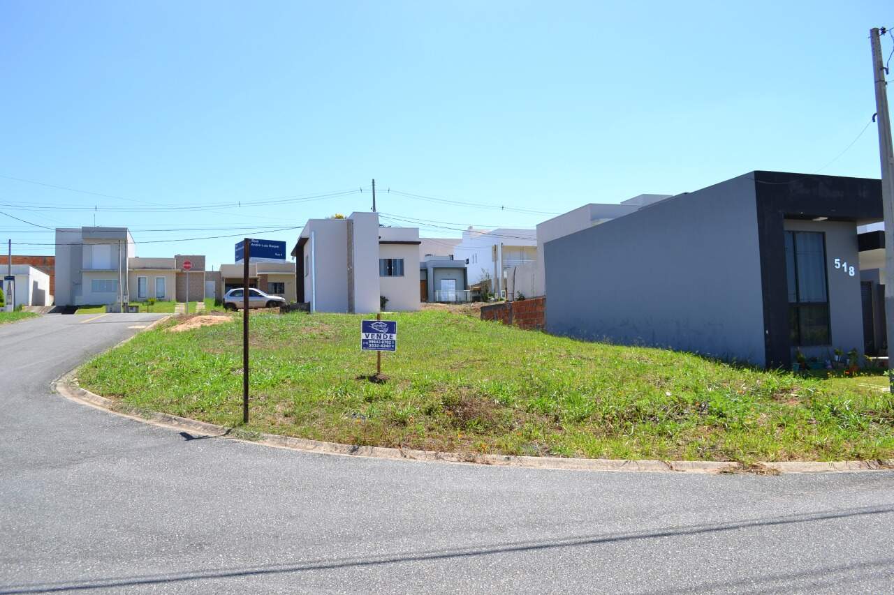 Terreno à venda no Condomínio Alto dos Pinheiros: 