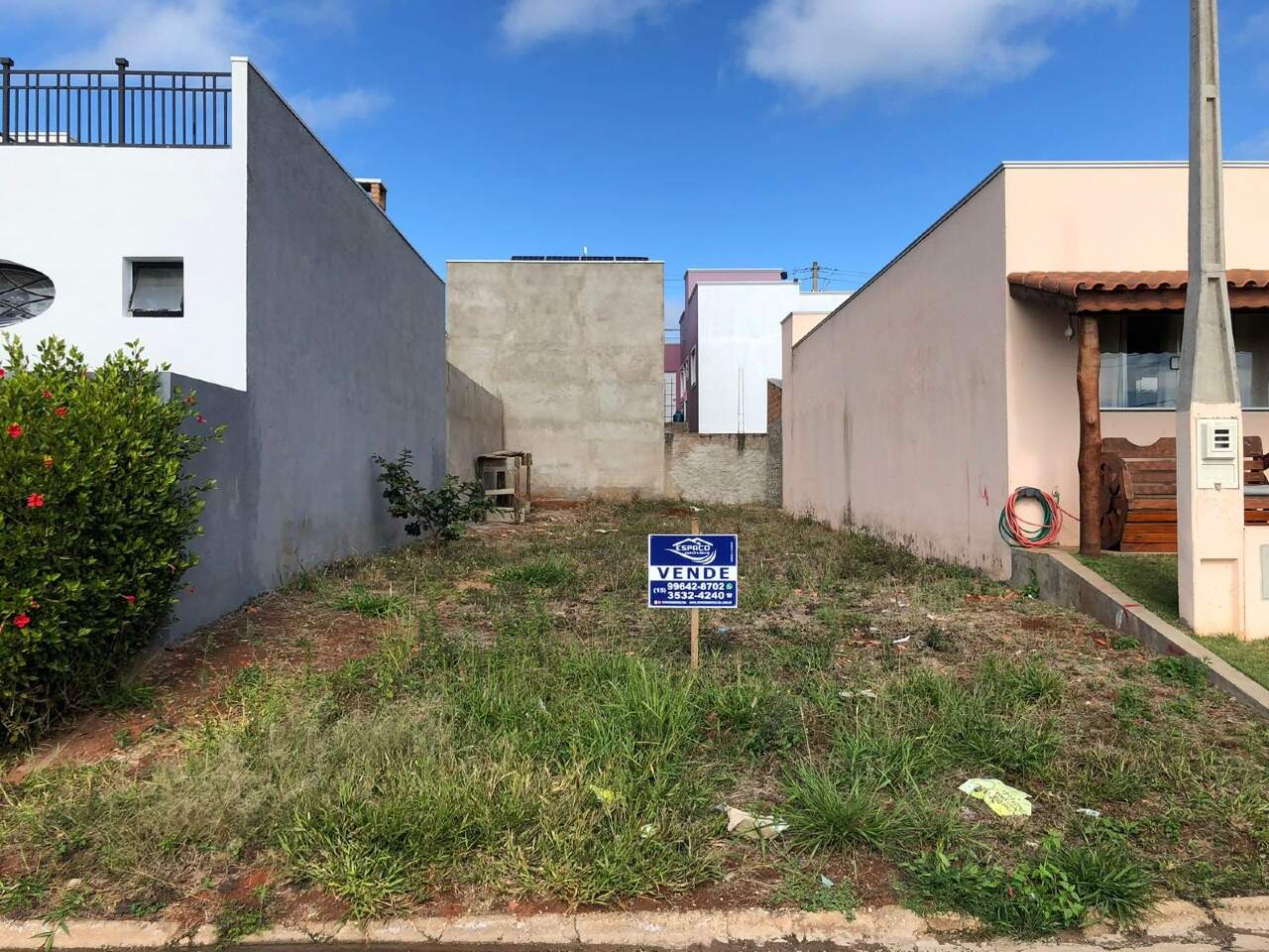 Terreno à venda no Condomínio Alto dos Pinheiros: 