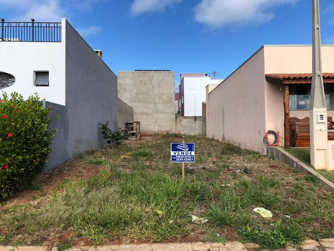 Terreno à venda no Condomínio Alto dos Pinheiros: 