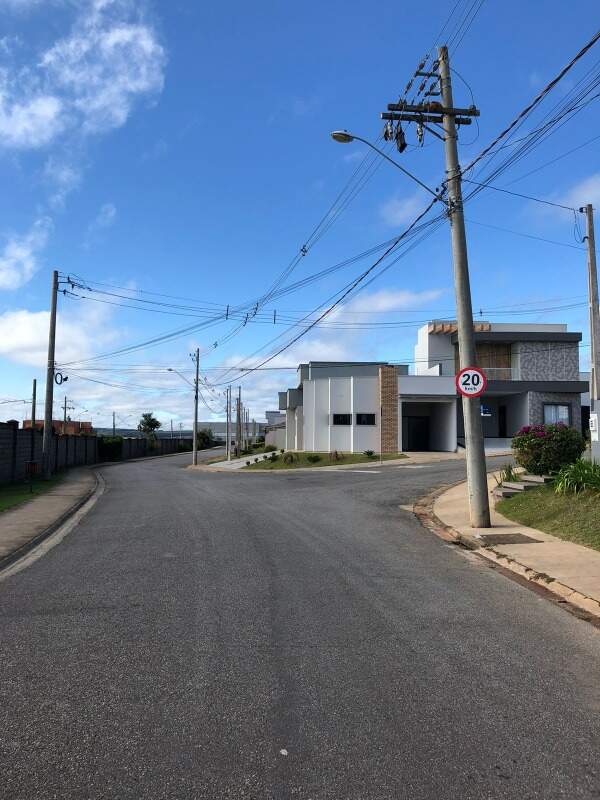 Terreno à venda no Condomínio Alto dos Pinheiros: 