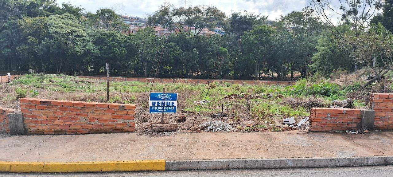 Terreno à venda no Jardim Bequinha: 