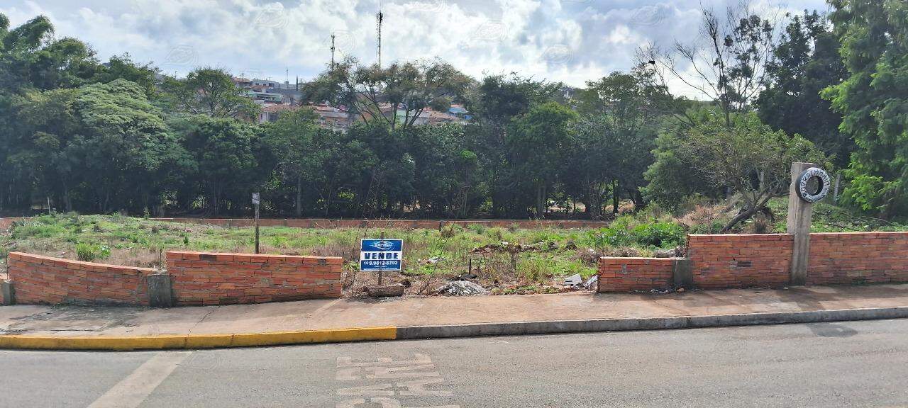 Terreno à venda no Jardim Bequinha: 