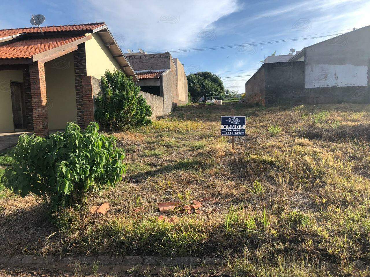 Terreno à venda no Condomínio Alto dos Pinheiros: 