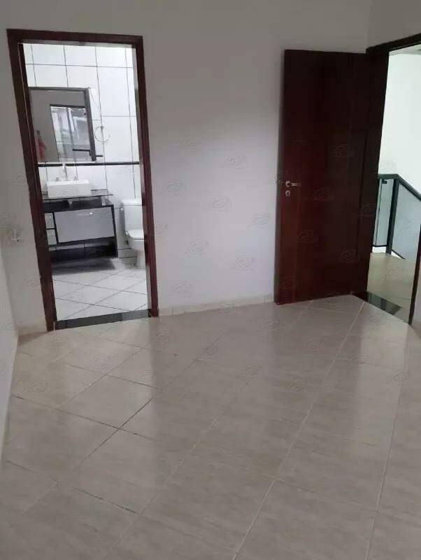 Sobrado à venda no Jardim Giovana: 