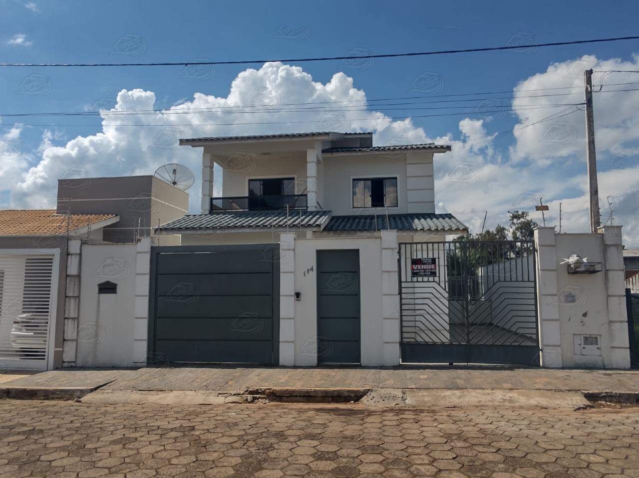 Sobrado à venda no Jardim Giovana: 