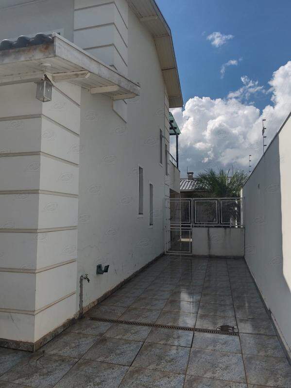 Sobrado à venda no Jardim Giovana: 