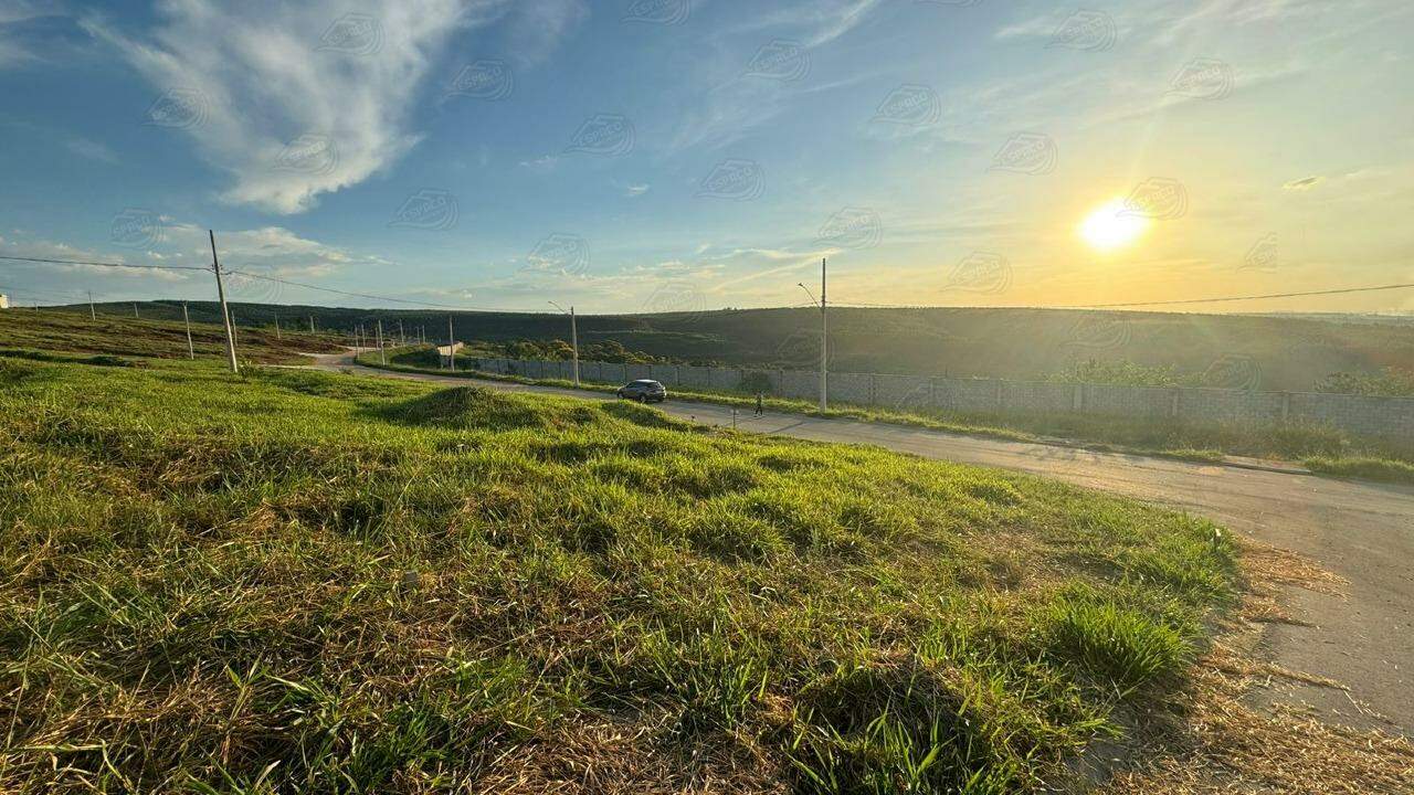Terreno à venda no Condomínio Pôr do Sol: 