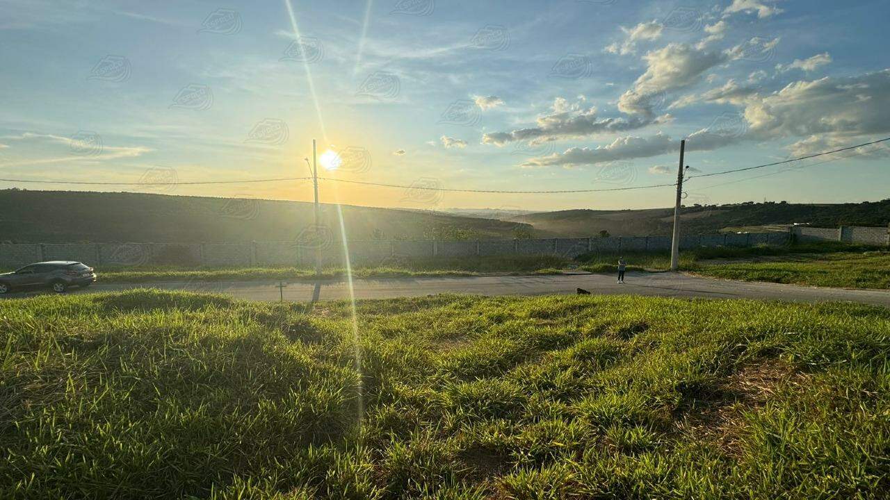 Terreno à venda no Condomínio Pôr do Sol: 
