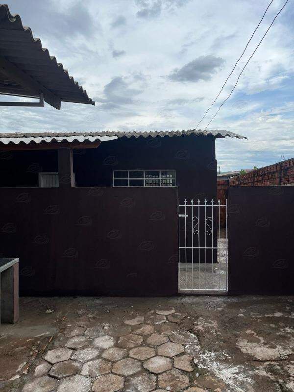 Casa para aluguel no Cruzeiro: 