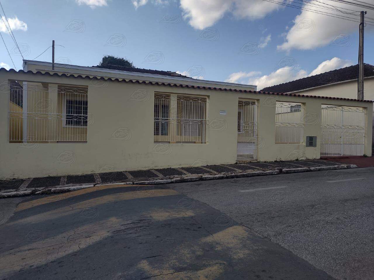 Casa à venda no Centro: 