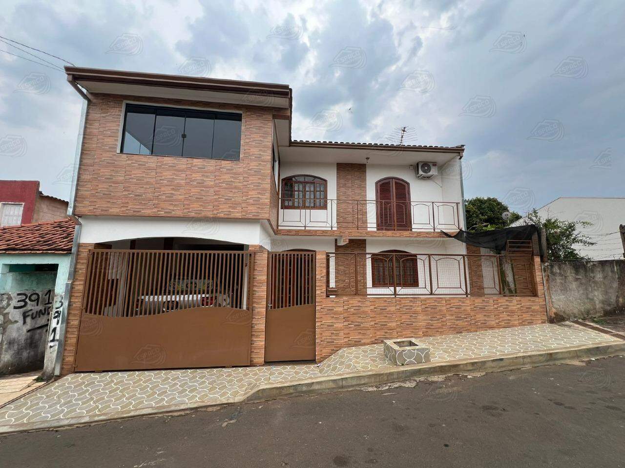 Sobrado à venda no Ginásio: 