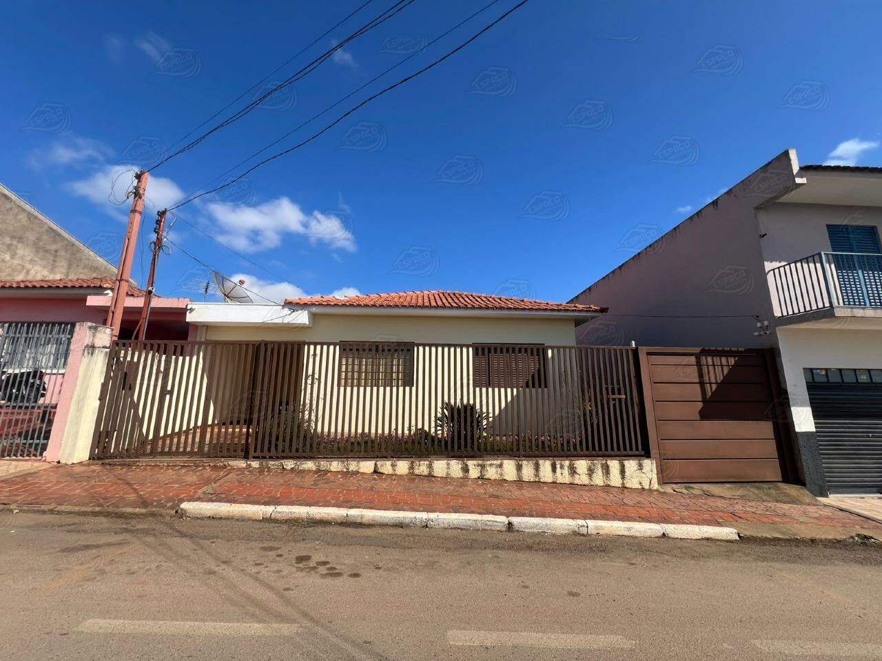 Casa à venda no Tonico Adolfo: 