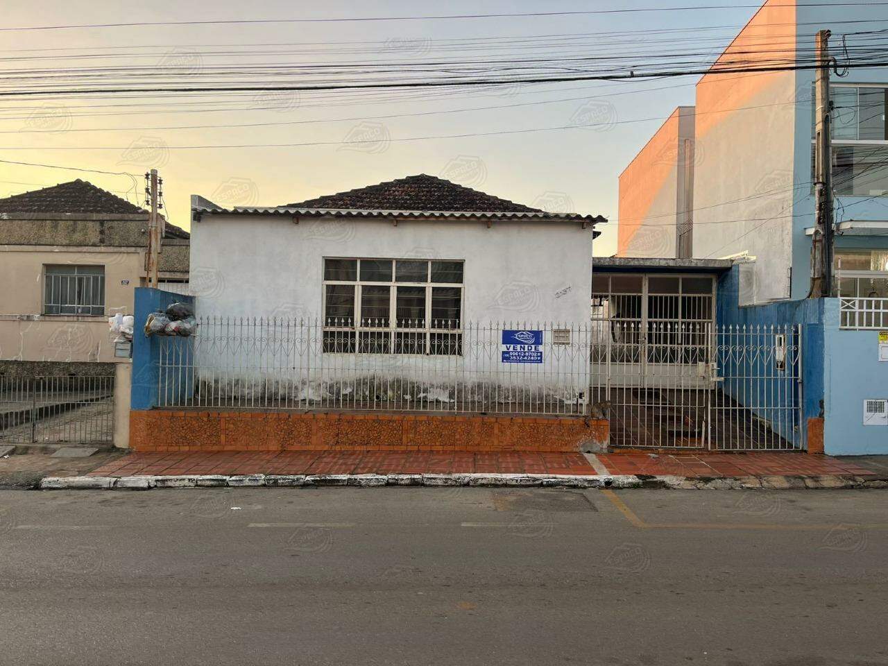 Casa à venda no Centro: 
