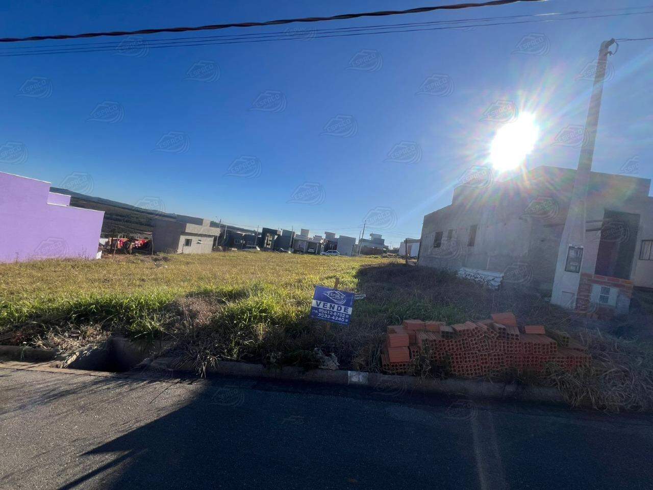 Terreno à venda no Condomínio Pôr do Sol: 