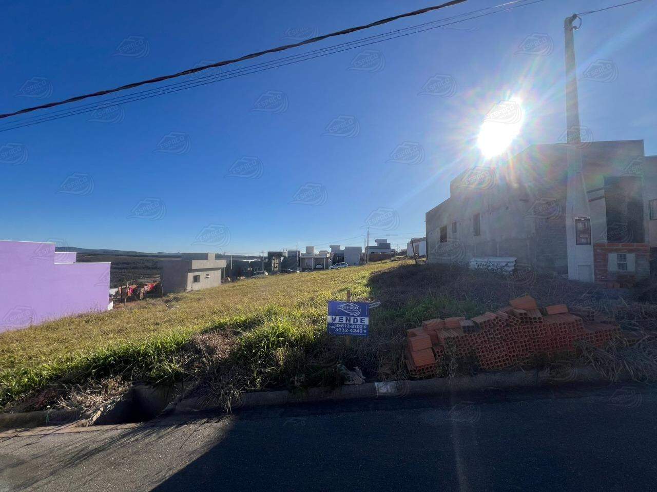 Terreno à venda no Condomínio Pôr do Sol: 