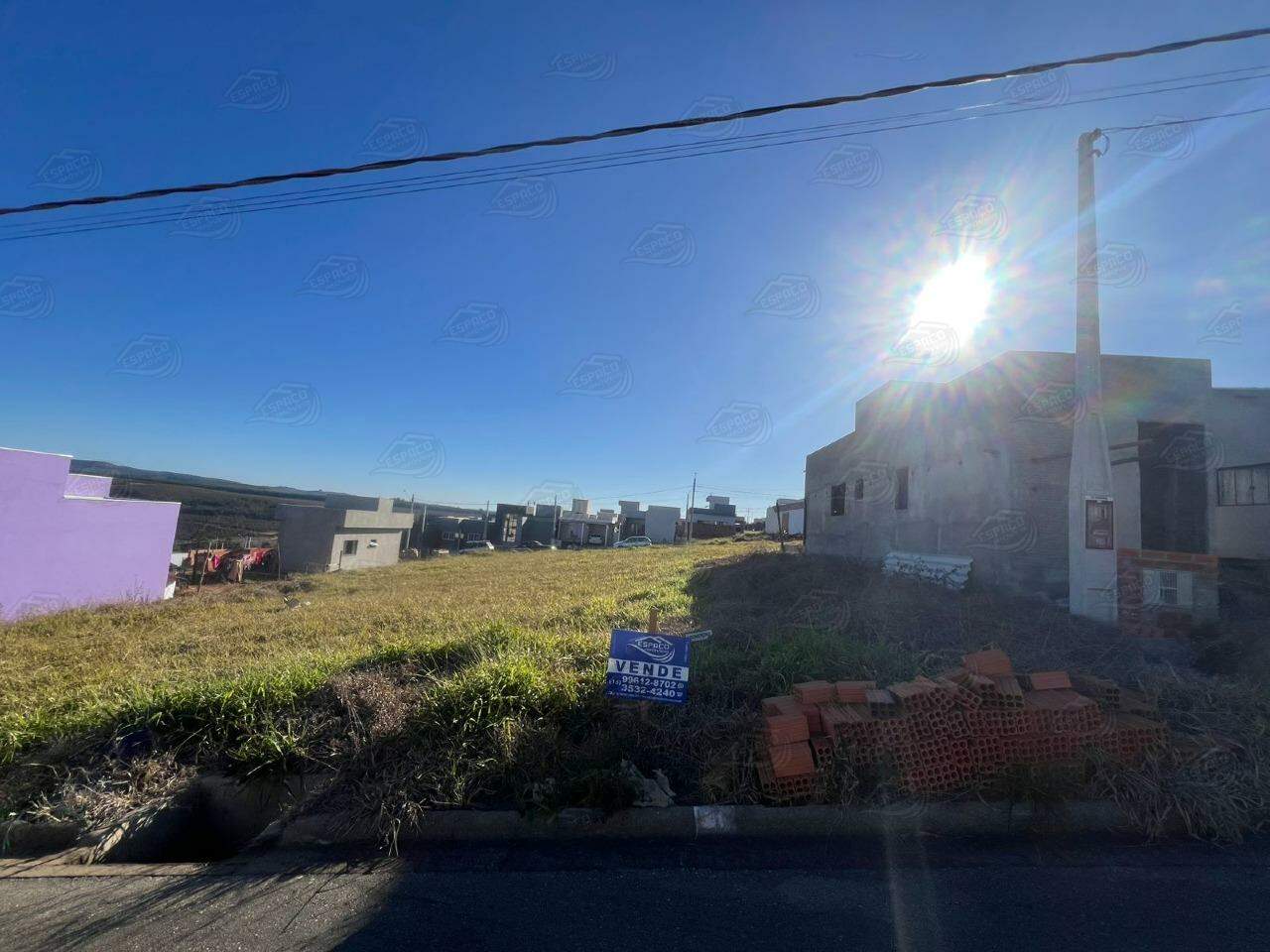 Terreno à venda no Condomínio Pôr do Sol: 
