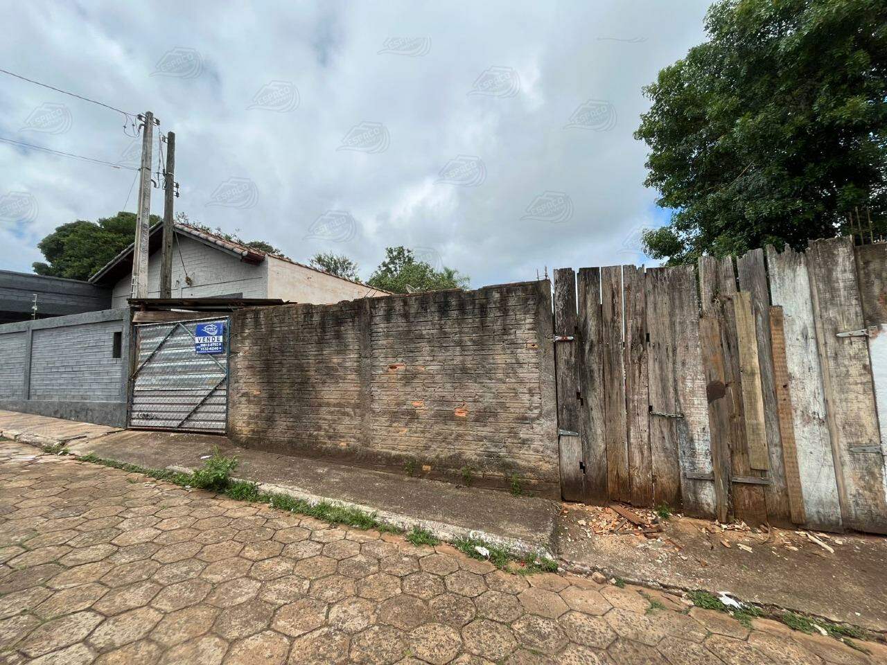 Terreno à venda no Santa Terezinha: 