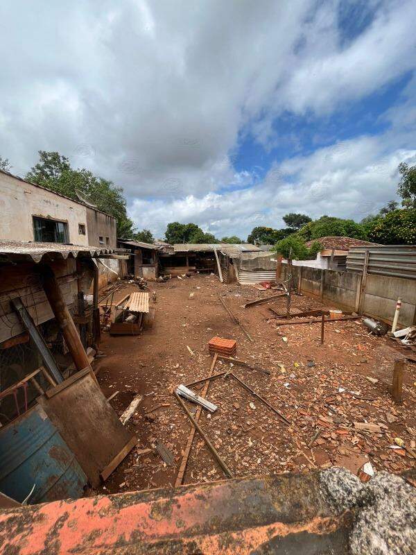 Terreno à venda no Santa Terezinha: 