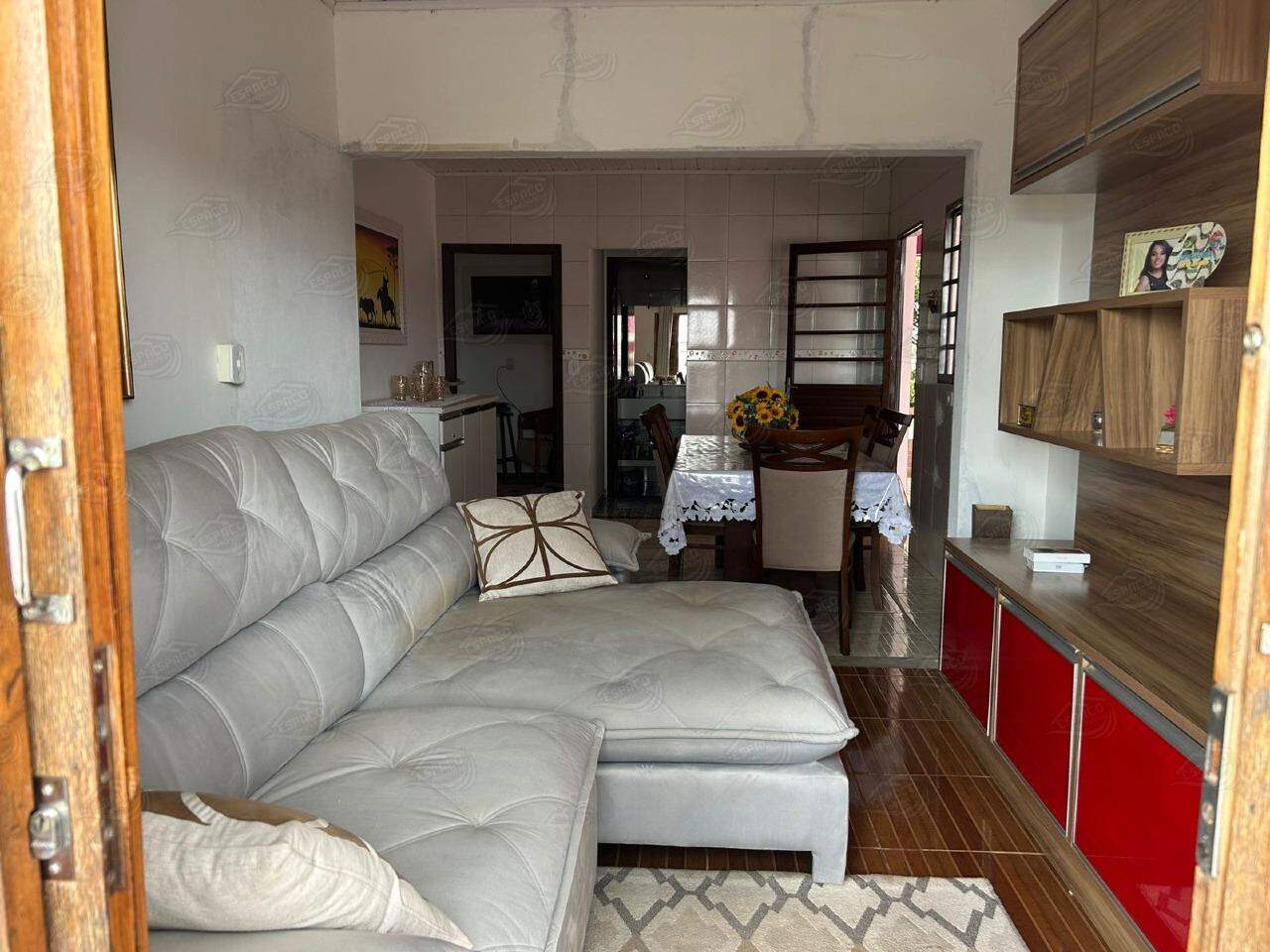 Casa à venda no Jardim Comodoro: 