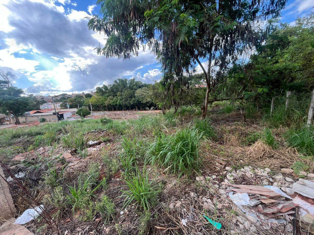 Terreno à venda no Jardim Bequinha: 
