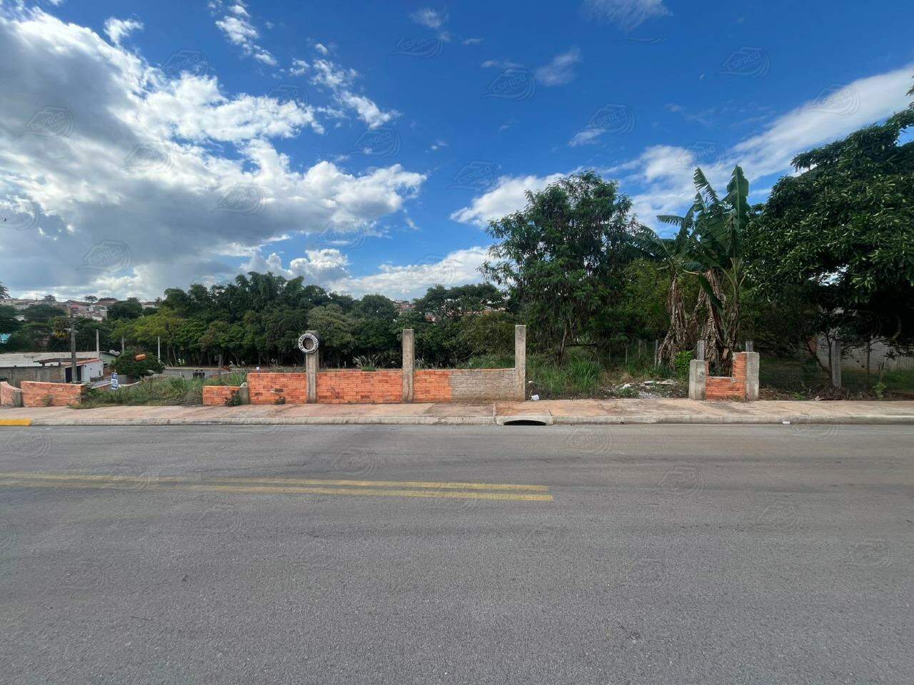 Terreno à venda no Jardim Bequinha: 