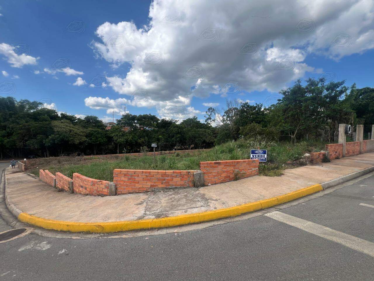 Terreno à venda no Jardim Bequinha: 
