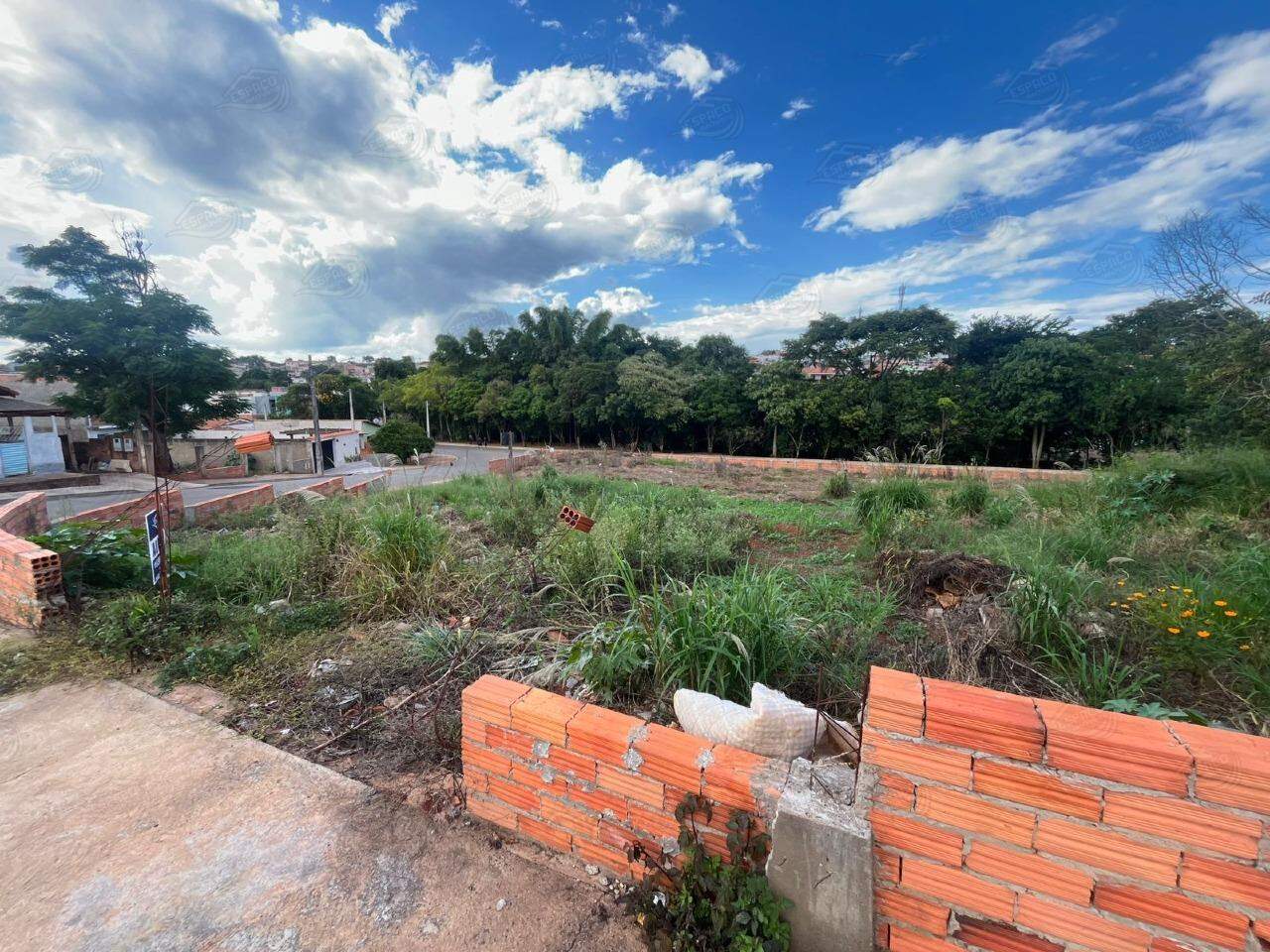 Terreno à venda no Jardim Bequinha: 