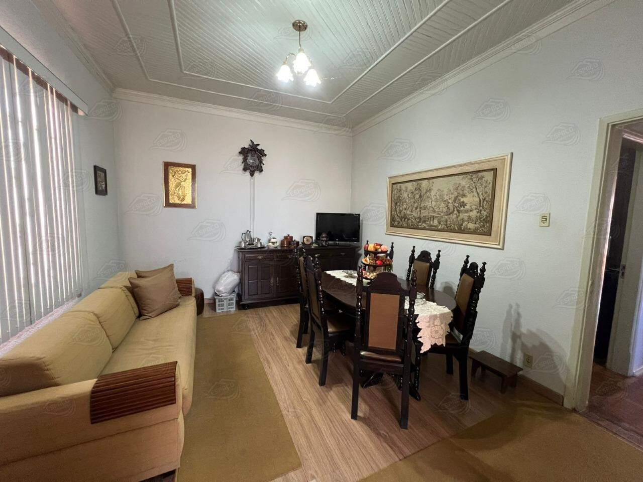 Casa à venda no Centro: 