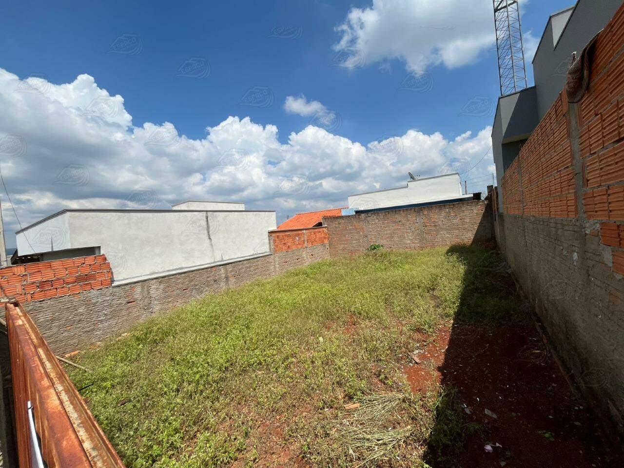 Terreno à venda no Cruzeiro: 