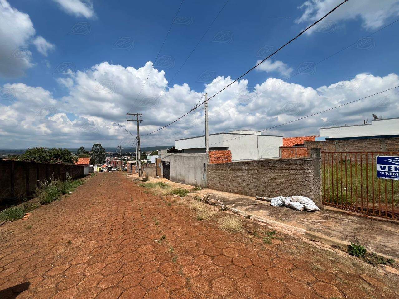 Terreno à venda no Cruzeiro: 