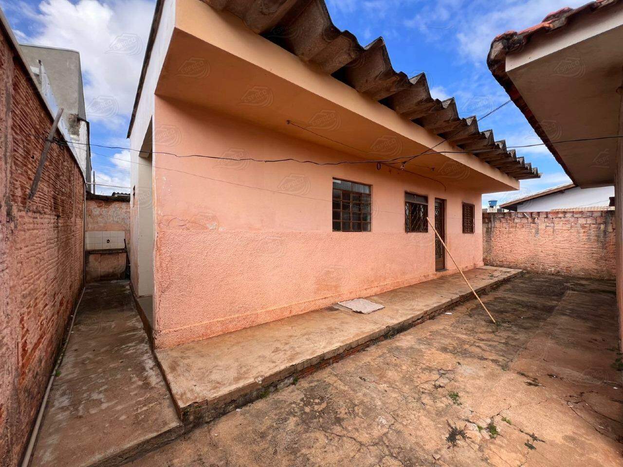 Casa para aluguel no Ginásio: 