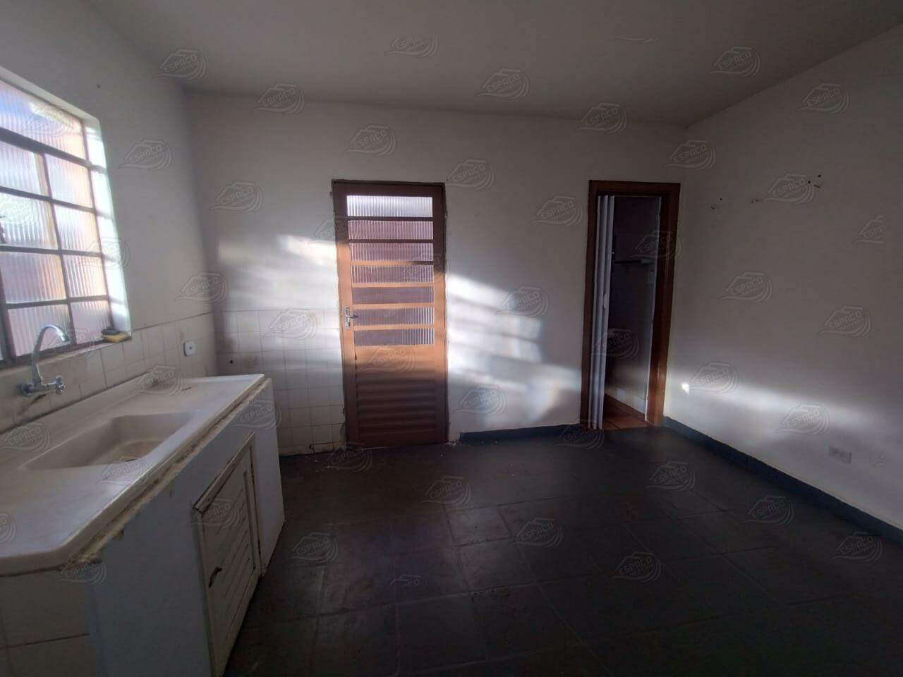 Casa para aluguel no Ginásio: 