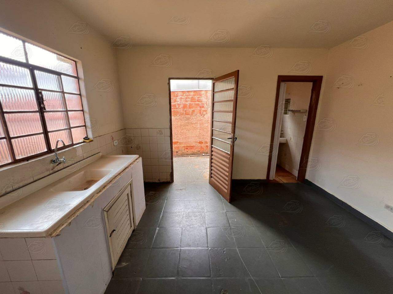 Casa para aluguel no Ginásio: 