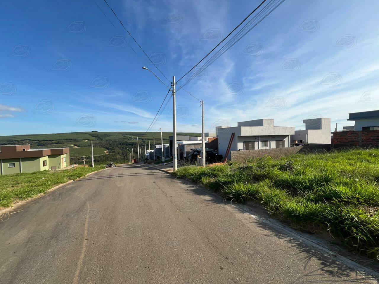 Terreno à venda no Condomínio Pôr do Sol: 