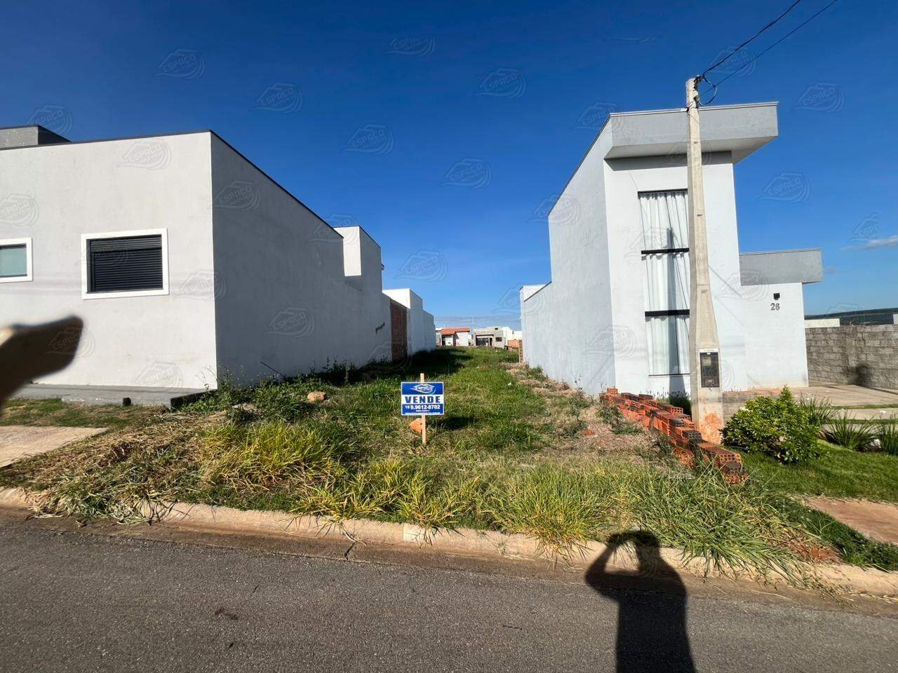 Terreno à venda no Condomínio Pôr do Sol: 